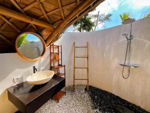 Circle House Bamboo Sidemen