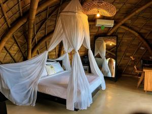 Circle House Bamboo Sidemen