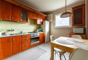 Przymorze Homely Apartment by BookingHost