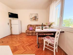 Apartment Apartment Dragica by Interhome