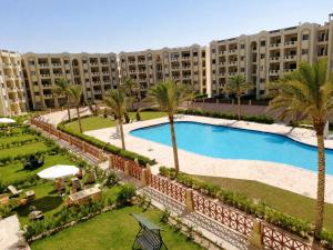 Luxury Ground Floor 3BR Chalet with Private Garden and Pool & Beach Access- Sidi Abdelrahman