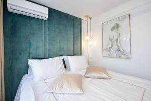 Celeste - One Bedroom Apartment - next to Victoria Avenue and Cismigiu Park