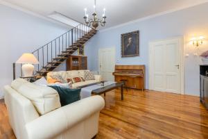 Art Deco Apartment near Old Town with AC and terrace