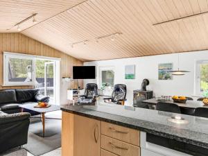 Holiday Home Jul - 900m from the sea by Interhome