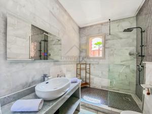 Elegant villa with private pool in Targa