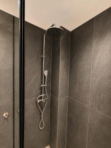 Patrwn 28 Studio 1 by Sotega Lux
