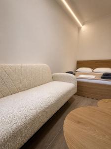 Patrwn 28 Studio 1 by Sotega Lux