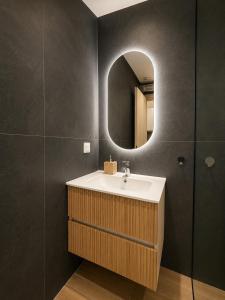 Patrwn 28 Studio 1 by Sotega Lux