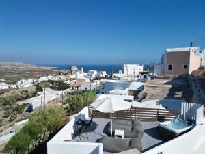 Villa Solasta #2 with jacuzzi in Santorini