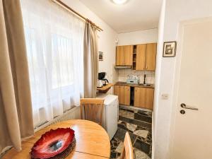Apartment Ein Apartment im Ferienhaus Zweirosen by Interhome