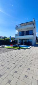 Beachfront Villa Sol&Mar with heated pool and jacuzzi