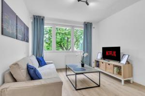 Bubblegum 2 Bedroom Apartment in Mokotow