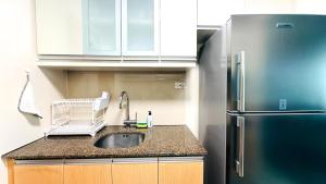 LARGE BGC 2BR, Perfect for 6, Steps to Mitsukoshi, 300Mbps Fiber 25R