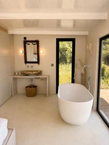 THE HILL Suite