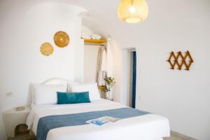 Villa Solasta #1 with jacuzzi in Santorini