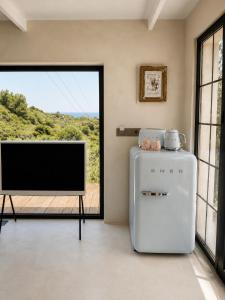 THE HILL Suite