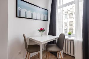 Central Comfy Urban Studio Hook