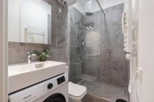 Central Comfy Urban Studio Hook