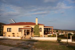 Hilltop House Dikella
