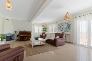 Elegant sea view 4 bedroom villa pool, BBQ