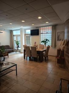 Viktória ~Vízparti ~ Medencés ~ Apartman