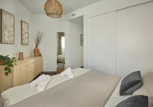 Modern 2Bed Estepona Apartment with Pool & Terrace
