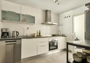 Modern 2Bed Estepona Apartment with Pool & Terrace