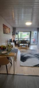 Ferienwohnung im Schwarzwald mit Blick ins Grüne und Balkon
