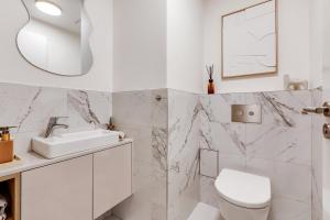 3 bedroom apartment with luxury renovation