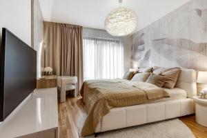 3 bedroom apartment with luxury renovation