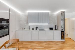 3 bedroom apartment with luxury renovation