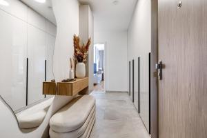 3 bedroom apartment with luxury renovation