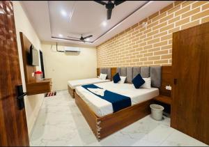 Shri Hit Maya Dham