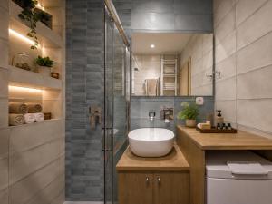 GimiSpaceEleven, Aristotelous Curated Suite near Metro