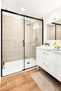 Les Arches dOr - Loft 200 m2 avec Rooftop, Jacuzzi et 3 Suites - Centre 5 min - Proche A7-A9