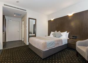 Deluxe Queen Room room in Bankstown Motel 10