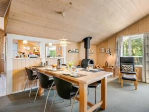 Holiday Home Valpuri - 1-3km to the fjord by Interhome