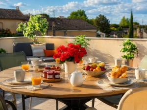 Les Arches dOr - Loft 200 m2 avec Rooftop, Jacuzzi et 3 Suites - Centre 5 min - Proche A7-A9
