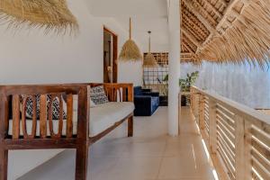 Private 4 Bedroom Villa & Pool Prime location Paje Beach Zanzibar 90m to beach shops bars restaurants AC WIFI TV Backup power