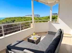 Sea Breeze Apartment with Balcony