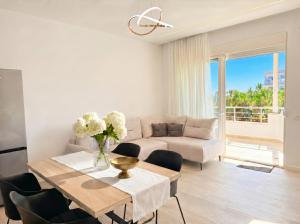 Sea Breeze Apartment with Balcony