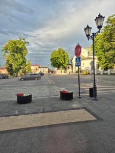 Nocleg na działce w miasteczku