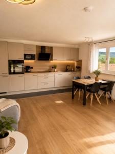 BlackHome Bergblick Titisee Balkon Parkplatz HochschwarzwaldCard