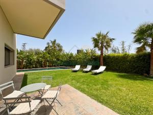Villa de standing avec piscine au golf d Akenza