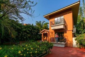 StayVistas B-22 Autumn with Private Pool & Terrace