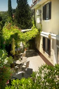 Sherlocks Holidays boutique rooms