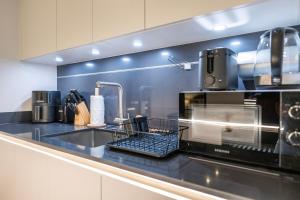 Spacious 1BR near Burj Khalifa