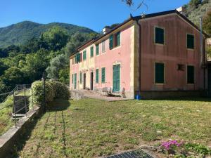 Villa Olivari apartments and garden