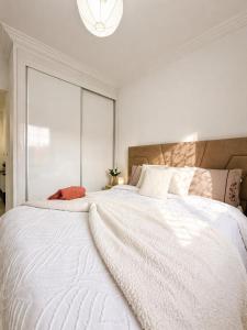 Eden Luxe Gueliz - 2BR -Grand Appartement- Fibre WiFi