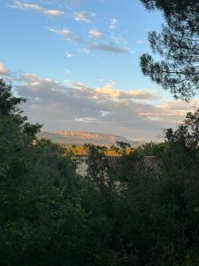 T2 La Parenthèse - Jacuzzi et vue Sainte-Baume